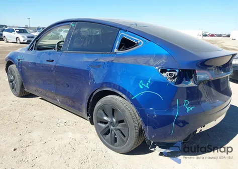 2024 Tesla Model Y Long Range Dual Motor All-Wheel Drive z USA, uszkodzony, nr VIN 7SAYGDEE7RA323793